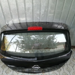 Klapa bagażnika Corsa D 2010 rok 5 drzwi czarny