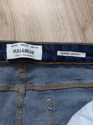 Spodnie jeansowe elastyczne Pull & Bear