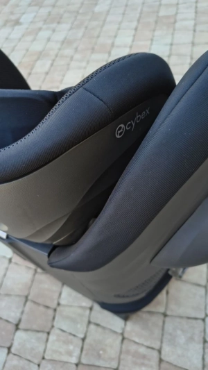 Nowy fotelik samochodowy Cybex Pallas G3 plus Moon Black